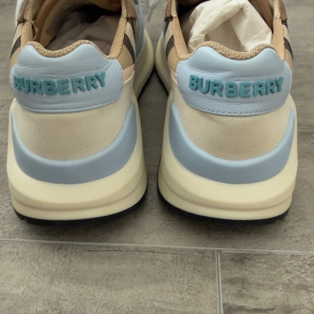 Burberry Women's Ramsey Story Low Top Sneakers Size 7 (37) - Picture 11 of 17